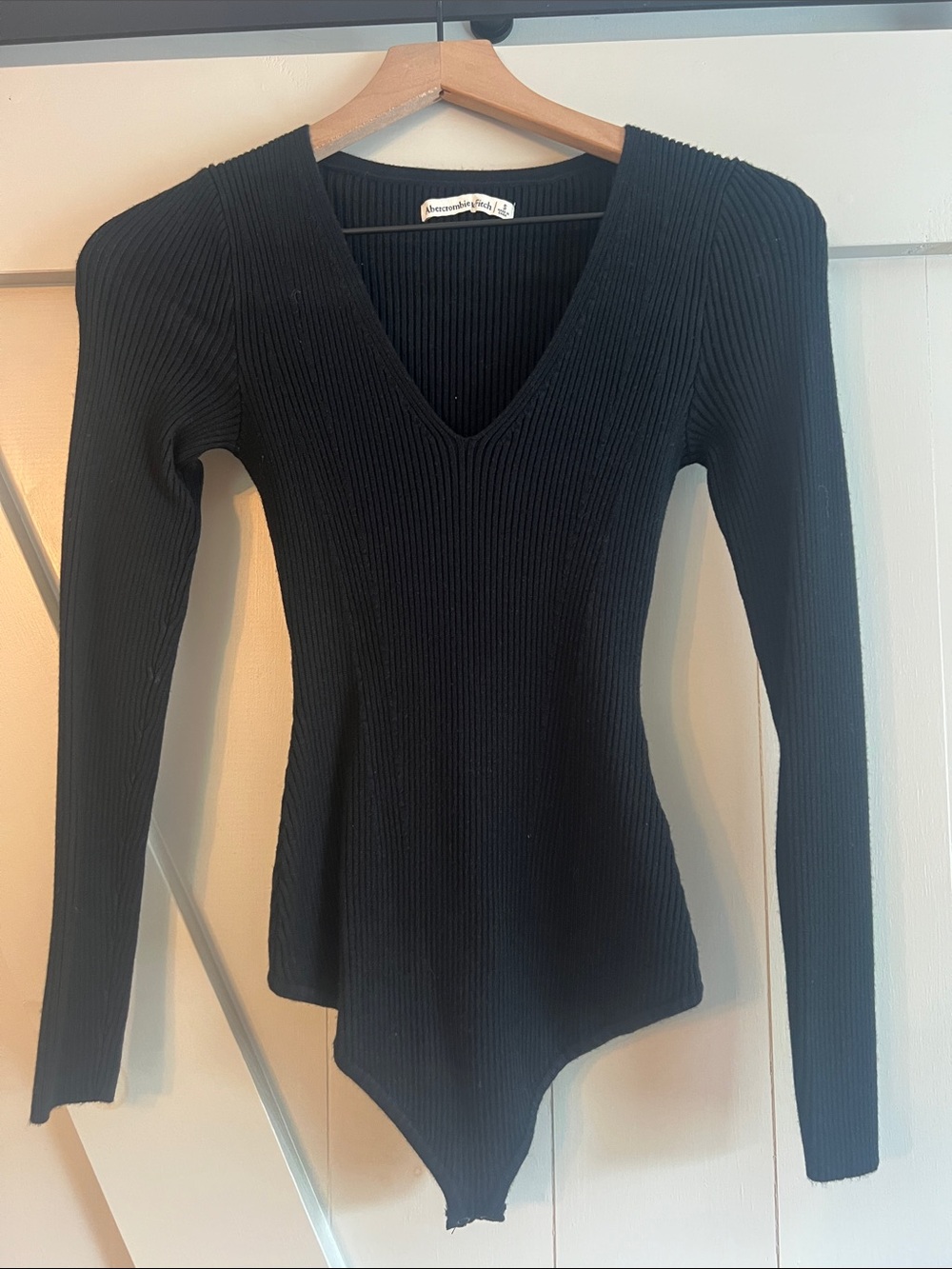Abercrombie & Fitch Black Ribbed V‑Neck Long Sleeve Bodysuit